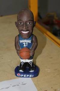 lot 382 image: 7 Kevin Garnett #21 Timberwolves Bobble Head Doll