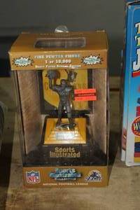 lot 362 image: MFL Brett Favre Fine Pewter 1 of 10,000 Special Edition Table Statue