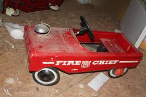 lot 23 image: Vintage Chief Car No 503 Peddle Car