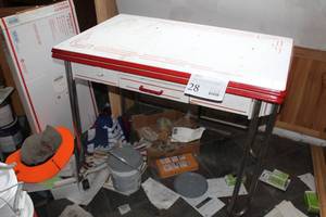 lot 28 image: Kitchen Table