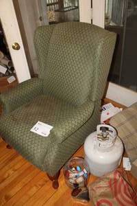 lot 32 image: Living Room Arm Chair Recliner