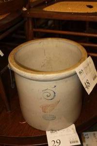 lot 48 image: Red Wing #5 Ceramic Pot