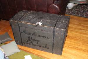 lot 46 image: Vintage Maria HrenssonChicago Chest