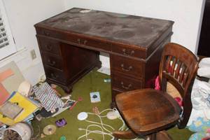 lot 47 image: Vintage Wooden Office Desk and Rolling Office Arm Chair