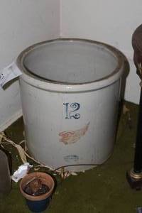 lot 51 image: Red Wing #12 Ceramic Pot