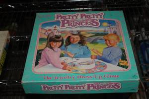 lot 392 image: Pretty Pretty Princess Dress Up Game