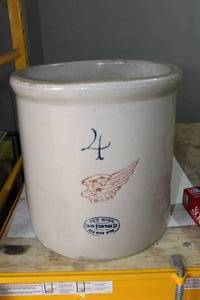 lot 387 image: Red Wing #4 Pot