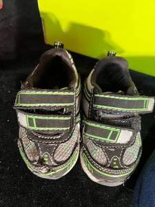 lot 95 image: NEW Shoes and Slippers