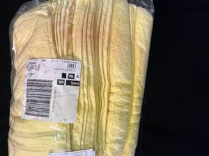 lot 99 image: New Yellow Bath Towel Set #2