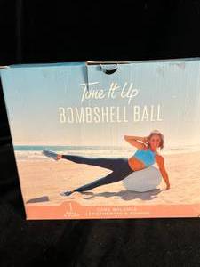 lot 121 image: NEW Tone It Up Bombshell Ball