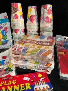 lot 123 image: Birthday Party Supplies
