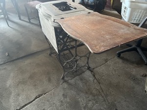 Sewing Machine Cabinet (no machine)
