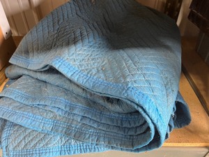 2 moving blankets