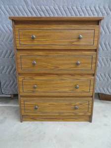 lot 16 image: SMALL CHEST OF DRAWERS