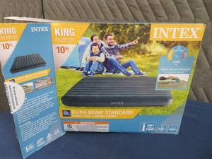 lot 51 image: BRAND NEW KING SIZED AIR BED
