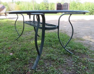 lot 66 image: LIKE NEW LG PATIO TABLE