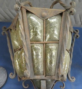 lot 83 image: HAND MADE WROUGHT IRON CARRAGE HOUSE STYLE LIGHT