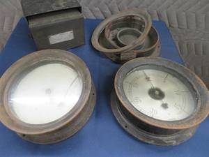 lot 85 image: VINTAGE HIGH PRESSURE GAGES