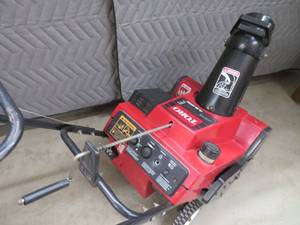 lot 98 image: TORO SNOW BLOWER