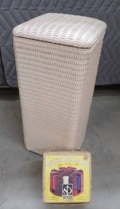 lot 99 image: RETRO CLOTHES HAMPER  VINTAGE POKER CHIPS