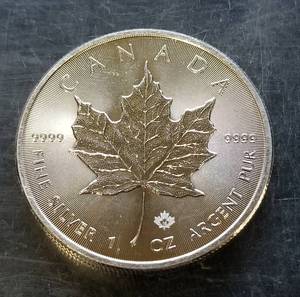 2015 CANADA $5 SILVER MAPLE LEAF 1 TROY OZ .9999 FINE SILVER