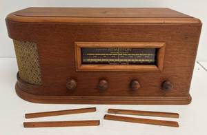 Vintage Sparton Broadcast Short Wave Radio (Works But missing Back)