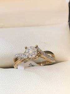 Diamond  Gold Wedding Ring Size 7