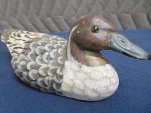 SMALL DUCK CARVING