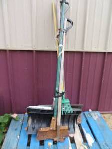SNOW SHOVELS PLUS