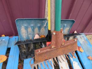 SNOW SHOVELS PLUS
