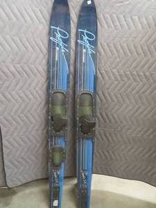WATER SKIS