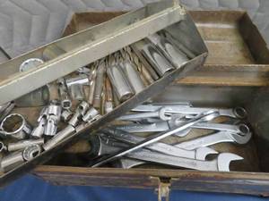 METAL TOOL BOX FULL OF TOOLS