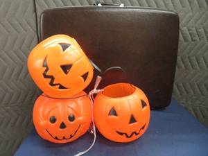 SAMSONITE SENTRY AND PUMPKINS