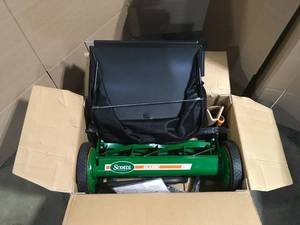 lot 22 image: 20 in. Manual Walk Behind Reel Mower with Grass Catcher by Scotts Related Vi Customer Returns See Terms on Auction