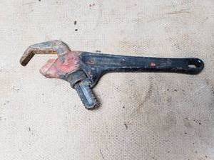 Angled Style Smooth Pipe Wrench