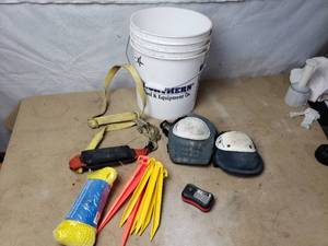 5 Gallon Pail, Nylon Rope, Kneed Pads, Stakes