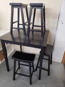 Kitchen Table With Four Stools