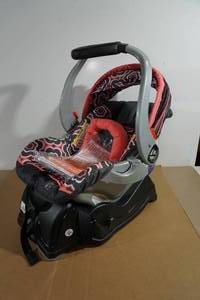 Baby Trend Infant Car Seat with Base
