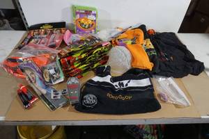 Halloween Makeup and Accessories - Carving, Glow Sticks, Dcor