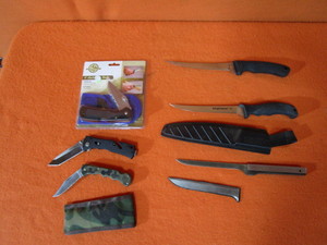lot 49 image: (3) Fillet Knives (3) Pocket Knives
