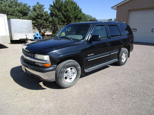lot 2 image: 2001 Chevy Tahoe LT