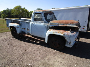 lot 6 image: 1953 Ford F350