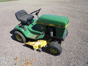 lot 11 image: John Deere 111 Hydrostatic Lawn Mower