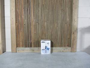 lot 1 image: Oral-B iO6 Power Toothbrush - 1ct