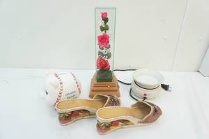lot 101 image: variety of home decor
