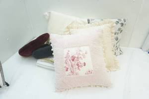 lot 107 image: group of pillows and one sheet
