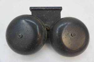 lot 125 image: Vintage school bell