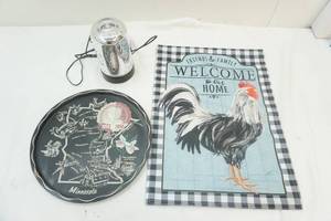 lot 127 image: diffuser, tin tray and cute wall decor