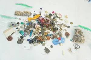 lot 132 image: Assortment of costume and arts and craft jewelry