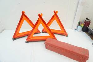 lot 142 image: NAPa emergency warning triangles